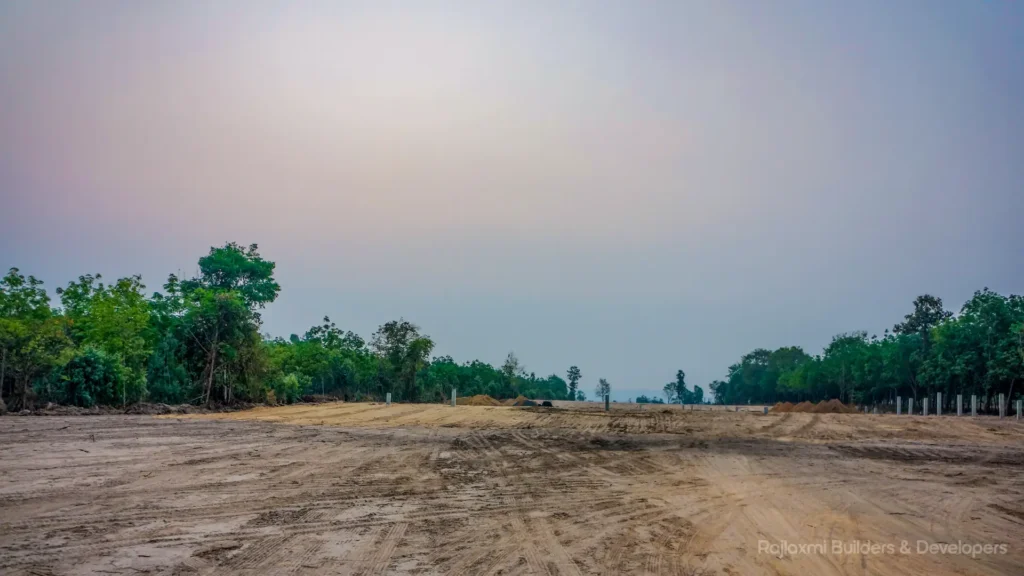 Front view of land showing plots for sale in Nagpur with open layout